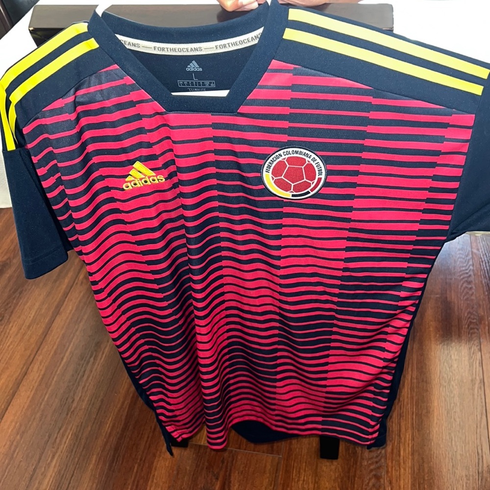 Adidas men’s Colombia soccer jersey